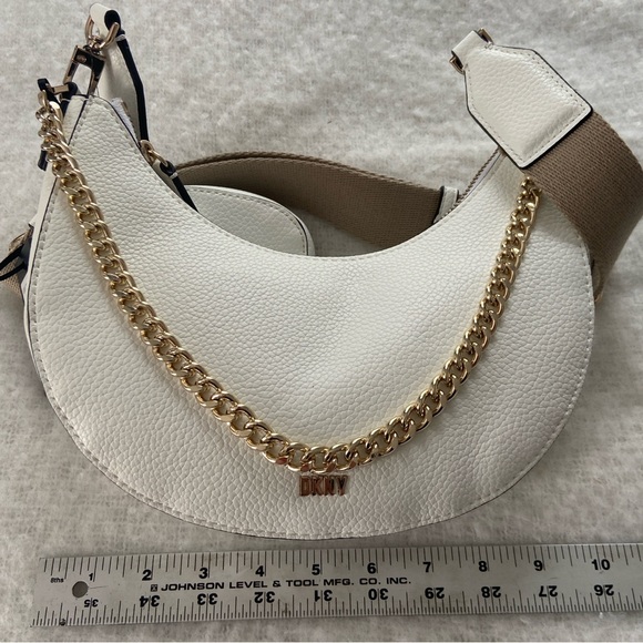DKNY Sling CROSSBODY bag white, Jessie Crescent NWT set with AirPod case - Picture 11 of 12